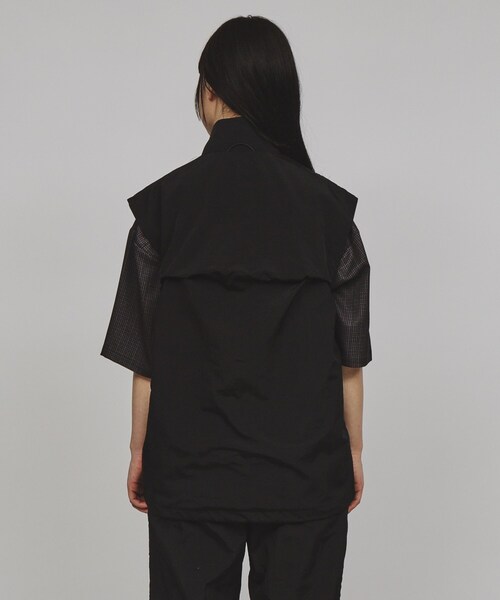 tk.TAKEO KIKUCHI（ティーケータケオキクチ）の「◆ワッシャーナイロンスタンドベスト（ベスト・レディース・ブラック/チャコールグレー・66）」の3枚目の写真