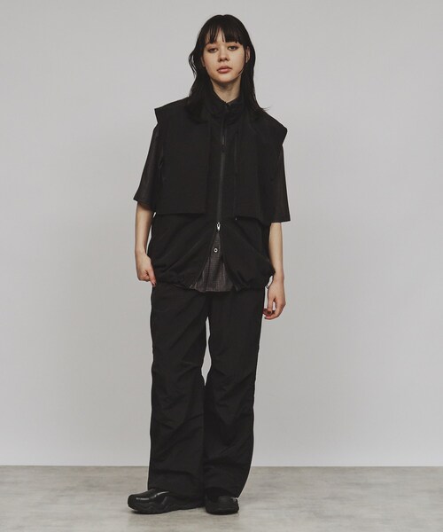 tk.TAKEO KIKUCHI（ティーケータケオキクチ）の「◆ワッシャーナイロンスタンドベスト（ベスト・レディース・ブラック/チャコールグレー・66）」の15枚目の写真