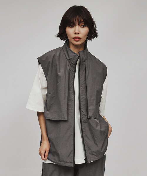 tk.TAKEO KIKUCHI（ティーケータケオキクチ）の「◆ワッシャーナイロンスタンドベスト（ベスト・レディース・ブラック/チャコールグレー・66）」の19枚目の写真