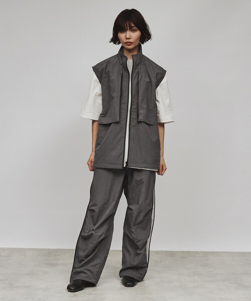 tk.TAKEO KIKUCHI（ティーケータケオキクチ）の「◆ワッシャーナイロンスタンドベスト（ベスト・レディース・ブラック/チャコールグレー・66）」の21枚目の写真