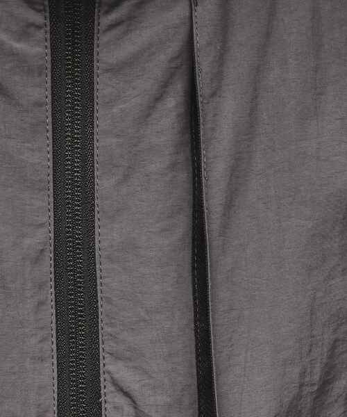 tk.TAKEO KIKUCHI（ティーケータケオキクチ）の「◆ワッシャーナイロンスタンドベスト（ベスト・レディース・ブラック/チャコールグレー・66）」の22枚目の写真