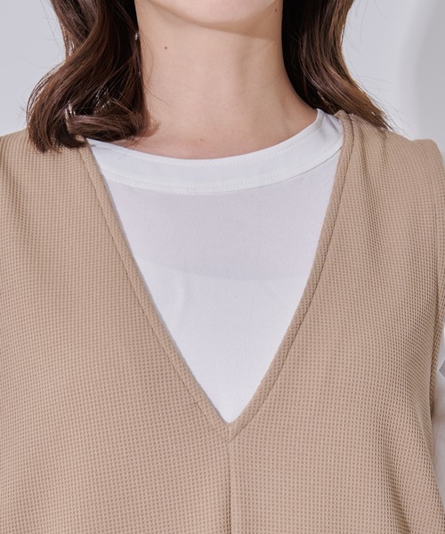 Arnold Palmer（アーノルドパーマー）の「ワッフル Vネック ジャンパースカート（ジャンパースカート・レディース・ブラック/ライトベージュ・S/M/L）」の3枚目の写真