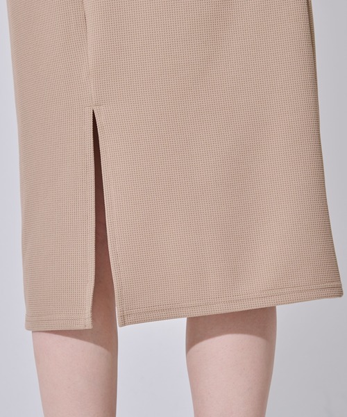 Arnold Palmer（アーノルドパーマー）の「ワッフル Vネック ジャンパースカート（ジャンパースカート・レディース・ブラック/ライトベージュ・S/M/L）」の6枚目の写真