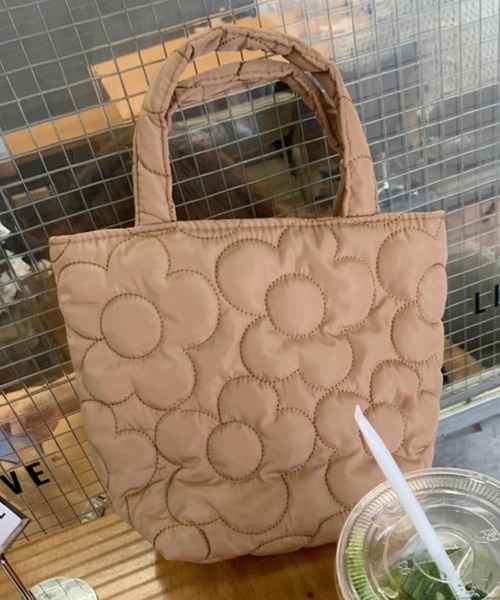 TONE SELECT GOODS（トーンセレクトグッズ）の「Liaa/フラワー キルティングミニトート A18307（トートバッグ・レディース・ブルー/ブラウン/ピンク/ホワイト/グリーン/イエロー・FREE）」の9枚目の写真