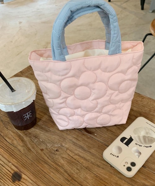 TONE SELECT GOODS（トーンセレクトグッズ）の「Liaa/フラワー キルティングミニトート A18307（トートバッグ・レディース・ブルー/ブラウン/ピンク/ホワイト/グリーン/イエロー・FREE）」の14枚目の写真