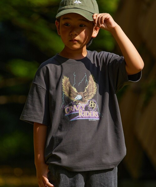FREAK'S STORE（フリークスストア）の「限定展開 キッズ ビッグシルエット プリント クルーネック Tシャツ / バックプリント /  KIDS CRAZY RIDERS（Tシャツ/カットソー・キッズ・ホワイト/グレー/チャコールグレー・120/130/140/150）」の2枚目の写真