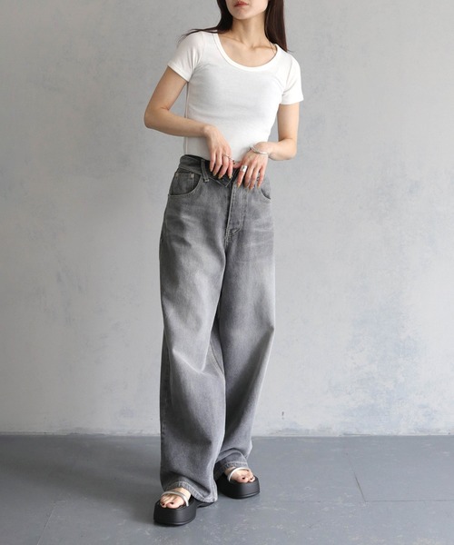 cheriella(シェリエラ)の「【cheriella】UネックベーシックTシャツ(Tシャツ/カットソー・レディース・アイボリー/ブラック/ライトカーキ・FREE)」の10枚目の写真