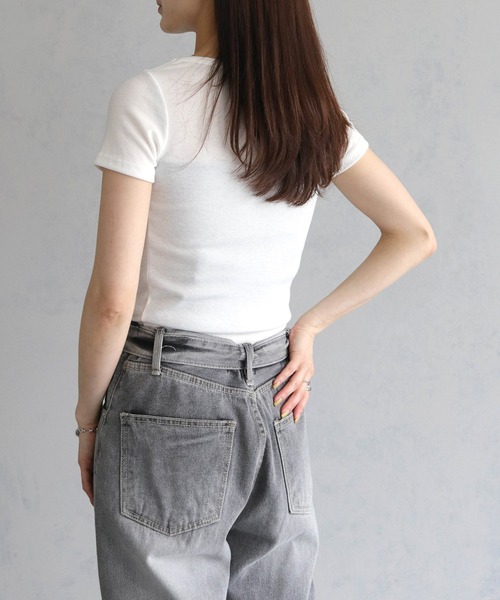 cheriella(シェリエラ)の「【cheriella】UネックベーシックTシャツ(Tシャツ/カットソー・レディース・アイボリー/ブラック/ライトカーキ・FREE)」の8枚目の写真