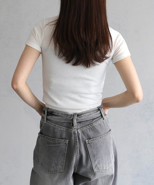 cheriella(シェリエラ)の「【cheriella】UネックベーシックTシャツ(Tシャツ/カットソー・レディース・アイボリー/ブラック/ライトカーキ・FREE)」の9枚目の写真