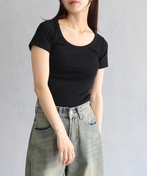 cheriella(シェリエラ)の「【cheriella】UネックベーシックTシャツ(Tシャツ/カットソー・レディース・アイボリー/ブラック/ライトカーキ・FREE)」の15枚目の写真