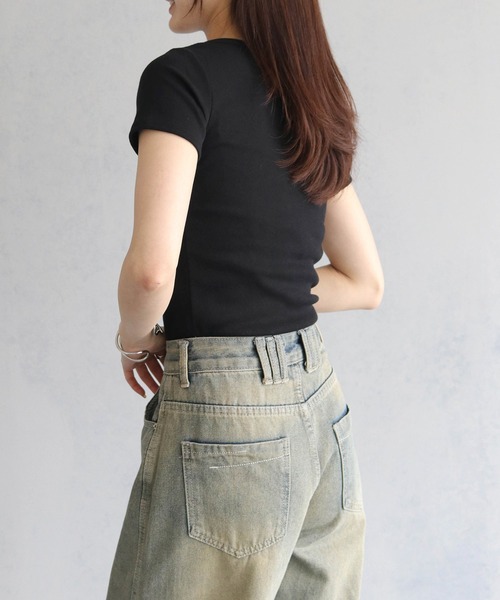 cheriella(シェリエラ)の「【cheriella】UネックベーシックTシャツ(Tシャツ/カットソー・レディース・アイボリー/ブラック/ライトカーキ・FREE)」の17枚目の写真