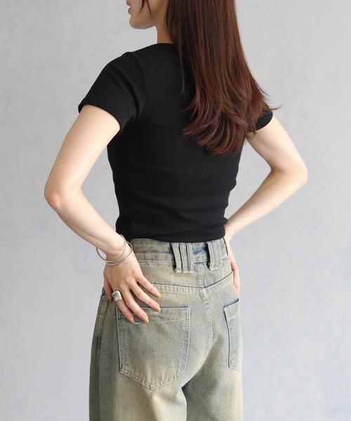cheriella(シェリエラ)の「【cheriella】UネックベーシックTシャツ(Tシャツ/カットソー・レディース・アイボリー/ブラック/ライトカーキ・FREE)」の18枚目の写真