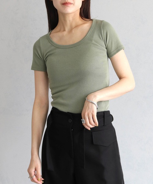 cheriella(シェリエラ)の「【cheriella】UネックベーシックTシャツ(Tシャツ/カットソー・レディース・アイボリー/ブラック/ライトカーキ・FREE)」の22枚目の写真