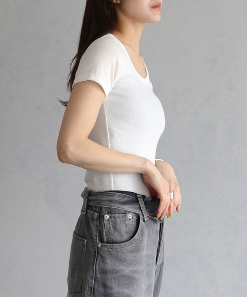 cheriella(シェリエラ)の「【cheriella】UネックベーシックTシャツ(Tシャツ/カットソー・レディース・アイボリー/ブラック/ライトカーキ・FREE)」の7枚目の写真