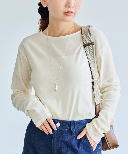 LAVEANGE(ラビアンジェ)の「フロッキーベロアプルオーバー(Tシャツ/カットソー・レディース・ブラック/グレイッシュベージュ/カーキ/アイボリー/ピンク/ブラウン・LL/3L/4L/M/5L)」の2枚目の写真