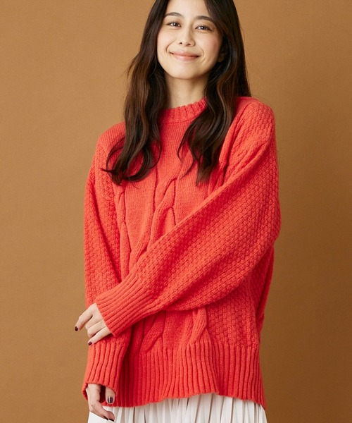 INED CLARO(イネドクラロ)の「ケーブルニットプルオーバー(ニット/セーター・レディース・グリーン/レッド/チャコールグレー・フリー)」の1枚目の写真