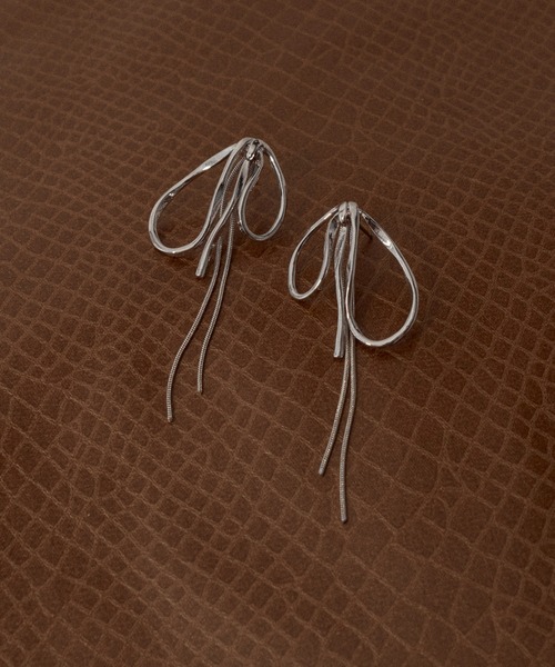 GOLDY（ゴールディ）の「ドループ メタル チェーン リボン ピアス（ピアス（両耳用）・レディース・シルバー/ゴールド・FREE）」の8枚目の写真