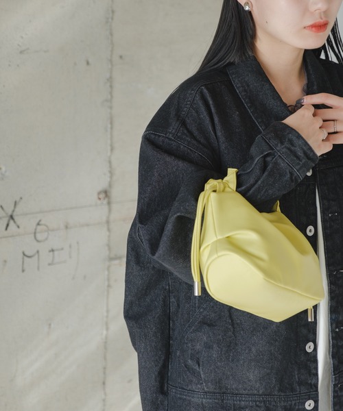 Kastane(カスタネ)の「【WEB限定/2サイズ展開】オーバーデニムジャケット(デニムジャケット・レディース・ブラック・M/L)」の17枚目の写真