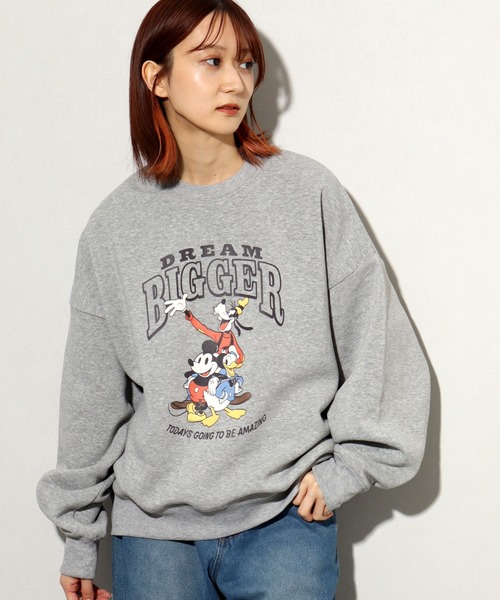 Disney(ディズニー)の「【Disney/ディズニー】ディズニーキャラクター アートワーク 裏起毛 ワイドシルエット ドロップショルダー クルーネック スウェット トレーナー(スウェット・レディース・杢グレー/オートミール/スミクロ/ブルー系その他/ブラック系その他/ベージュ系その他・M/L)」の4枚目の写真