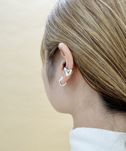 ANNIKA INEZ（アニカイネズ）の「【ANNIKA INEZ/アニカイネズ】Heart Earcuff（イヤーカフ・レディース・シルバー・FREE）」の2枚目の写真