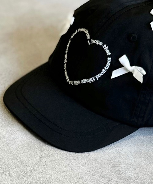 GRIN BUDDY(グリンバディ)の「【GRIN BUDDY】別注 Heart Ribbon Cap(ブラック)(キャップ・キッズ・ブラック・52/54)」の3枚目の写真