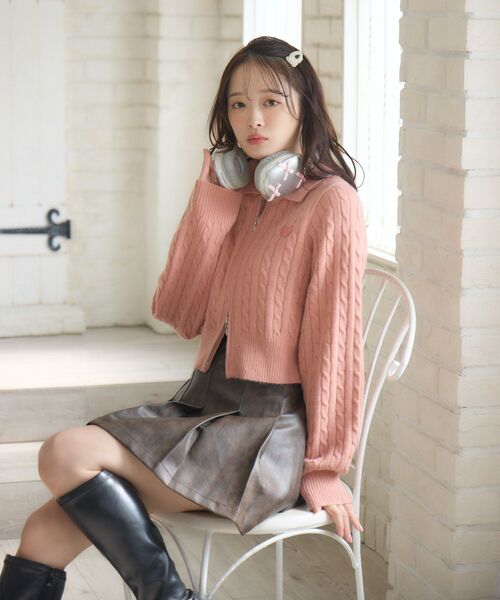 ems excite（エムズエキサイト）の「WZIPケーブルNT（ニット/セーター・レディース・ナチュラル/ダークグレー/ピンク/ブルー・FREE）」の5枚目の写真