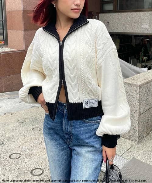 BACK TO THE FIELD（バック トゥー ザ フィールド）の「【MLB】ワッペン付ハイネックケーブルニットセットアップ（ワンピース・レディース・ブラック/ホワイト系/ベージュ・FREE）」の7枚目の写真