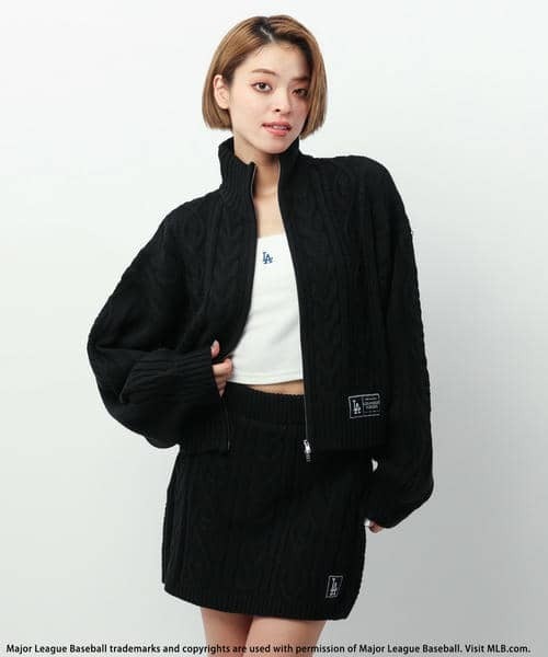 BACK TO THE FIELD（バック トゥー ザ フィールド）の「【MLB】ワッペン付ハイネックケーブルニットセットアップ（ワンピース・レディース・ブラック/ホワイト系/ベージュ・FREE）」の9枚目の写真