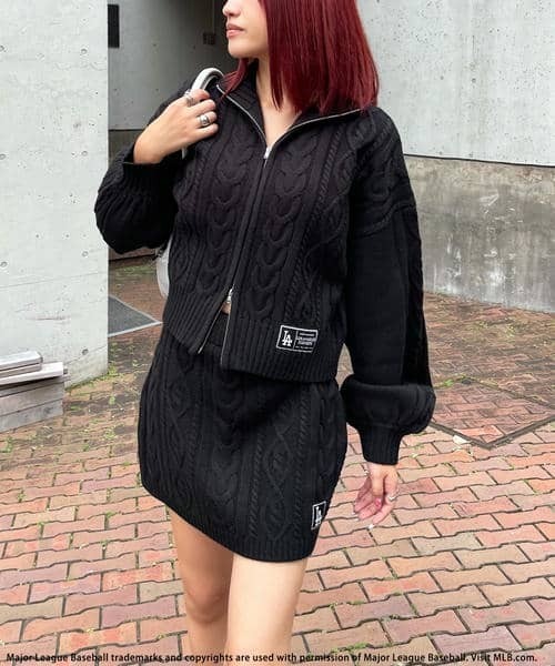 BACK TO THE FIELD（バック トゥー ザ フィールド）の「【MLB】ワッペン付ハイネックケーブルニットセットアップ（ワンピース・レディース・ブラック/ホワイト系/ベージュ・FREE）」の11枚目の写真