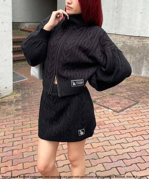 BACK TO THE FIELD（バック トゥー ザ フィールド）の「【MLB】ワッペン付ハイネックケーブルニットセットアップ（ワンピース・レディース・ブラック/ホワイト系/ベージュ・FREE）」の12枚目の写真