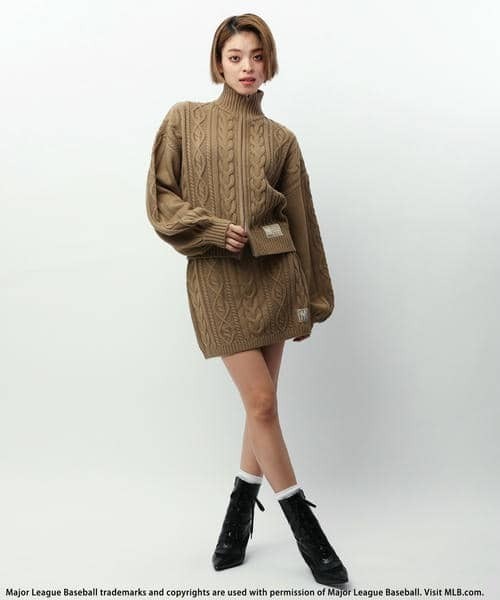 BACK TO THE FIELD（バック トゥー ザ フィールド）の「【MLB】ワッペン付ハイネックケーブルニットセットアップ（ワンピース・レディース・ブラック/ホワイト系/ベージュ・FREE）」の17枚目の写真