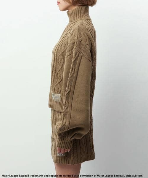 BACK TO THE FIELD（バック トゥー ザ フィールド）の「【MLB】ワッペン付ハイネックケーブルニットセットアップ（ワンピース・レディース・ブラック/ホワイト系/ベージュ・FREE）」の20枚目の写真