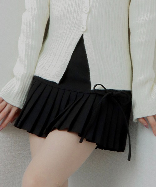 M DOLLY（エムドリー）の「side ribbon pleats mini skirt/サイドリボンプリーツミニスカート（スカート・レディース・グレー/ブラック・L/M/S）」の2枚目の写真