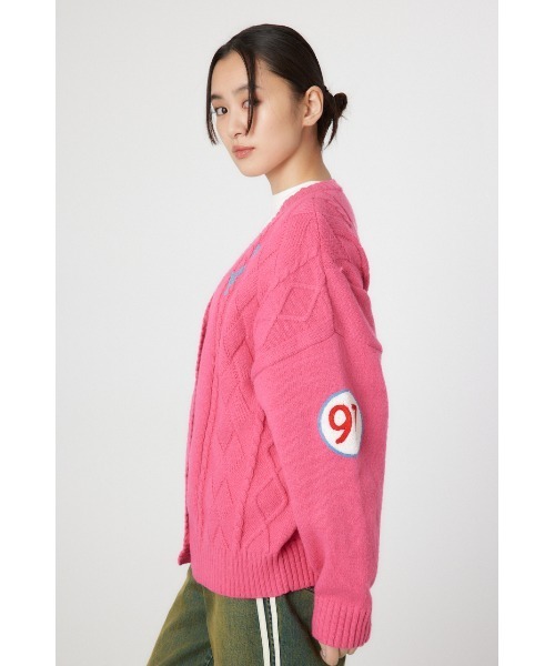 RODEO CROWNS WIDE BOWL（ロデオクラウンズワイドボウル）の「EMB MOTIFSケーブルカーディガン（カーディガン/ボレロ・レディース・ピンク/ブラック/オフホワイト/ダークグリーン・FREE）」の7枚目の写真