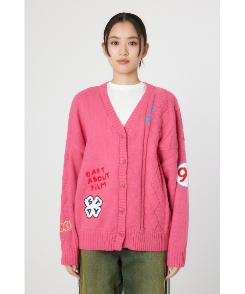 RODEO CROWNS WIDE BOWL（ロデオクラウンズワイドボウル）の「EMB MOTIFSケーブルカーディガン（カーディガン/ボレロ・レディース・ピンク/ブラック/オフホワイト/ダークグリーン・FREE）」の11枚目の写真