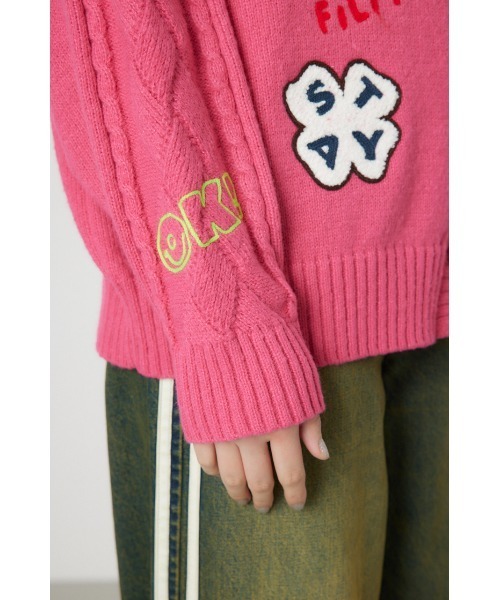 RODEO CROWNS WIDE BOWL（ロデオクラウンズワイドボウル）の「EMB MOTIFSケーブルカーディガン（カーディガン/ボレロ・レディース・ピンク/ブラック/オフホワイト/ダークグリーン・FREE）」の16枚目の写真