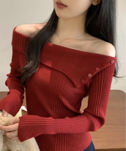 kirakiraShop(キラキラショップ)の「ボタン アクセント オフショル ニット トップス(ニット/セーター・レディース・ホワイト/ブラック/チャコール/グレー/レッド/ブラウン・FREE)」の6枚目の写真