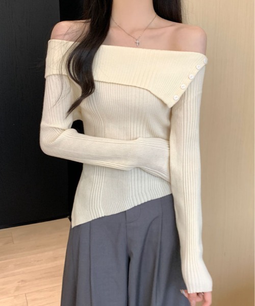 kirakiraShop(キラキラショップ)の「ボタン アクセント オフショル ニット トップス(ニット/セーター・レディース・ホワイト/ブラック/チャコール/グレー/レッド/ブラウン・FREE)」の21枚目の写真