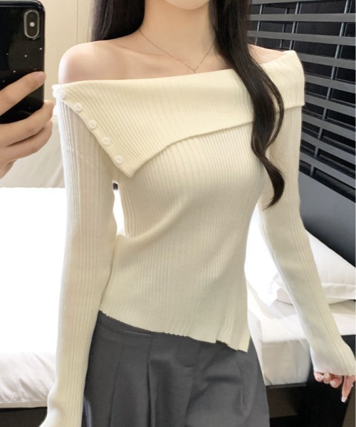kirakiraShop(キラキラショップ)の「ボタン アクセント オフショル ニット トップス(ニット/セーター・レディース・ホワイト/ブラック/チャコール/グレー/レッド/ブラウン・FREE)」の22枚目の写真