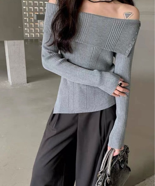 kirakiraShop(キラキラショップ)の「ボタン アクセント オフショル ニット トップス(ニット/セーター・レディース・ホワイト/ブラック/チャコール/グレー/レッド/ブラウン・FREE)」の16枚目の写真