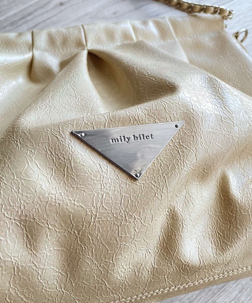 mily bilet(ミウィビレット)の「【mily bilet】洗練デザイン&機能性。エンボス加工フェイクレザー2WAYショルダーバッグ(ショルダーバッグ・レディース・アイボリー/シルバー/ブラック・ONE SIZE)」の5枚目の写真