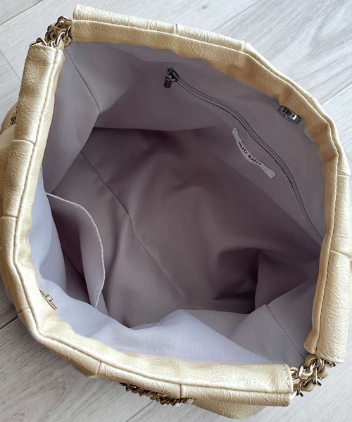 セール】【mily bilet】洗練デザイン＆機能性。エンボス加工フェイク