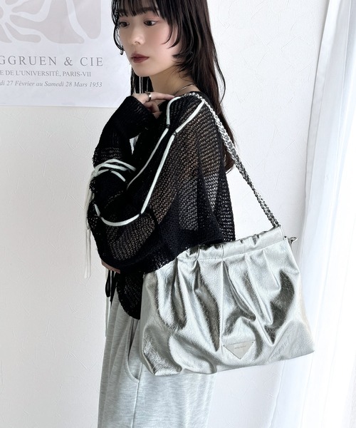 mily bilet(ミウィビレット)の「【mily bilet】洗練デザイン&機能性。エンボス加工フェイクレザー2WAYショルダーバッグ(ショルダーバッグ・レディース・アイボリー/シルバー/ブラック・ONE SIZE)」の8枚目の写真