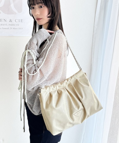 mily bilet(ミウィビレット)の「【mily bilet】洗練デザイン&機能性。エンボス加工フェイクレザー2WAYショルダーバッグ(ショルダーバッグ・レディース・アイボリー/シルバー/ブラック・ONE SIZE)」の17枚目の写真