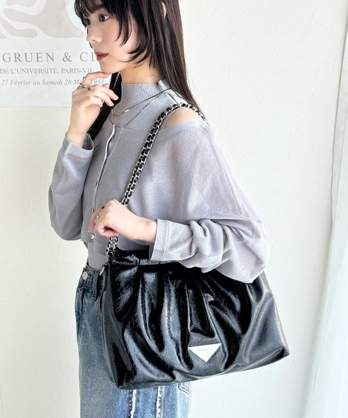 mily bilet(ミウィビレット)の「【mily bilet】洗練デザイン&機能性。エンボス加工フェイクレザー2WAYショルダーバッグ(ショルダーバッグ・レディース・アイボリー/シルバー/ブラック・ONE SIZE)」の10枚目の写真