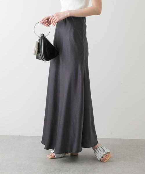 SENSE OF PLACE by URBAN RESEARCH(センスオブプレイスバイアーバンリサーチ)の「『一部WEB限定カラー』ナローサテンスカート(スカート・レディース・ブラック/アイボリー/チャコールグレー/シルバー/イエロー・SMALL/MEDIUM/TALL)」の3枚目の写真