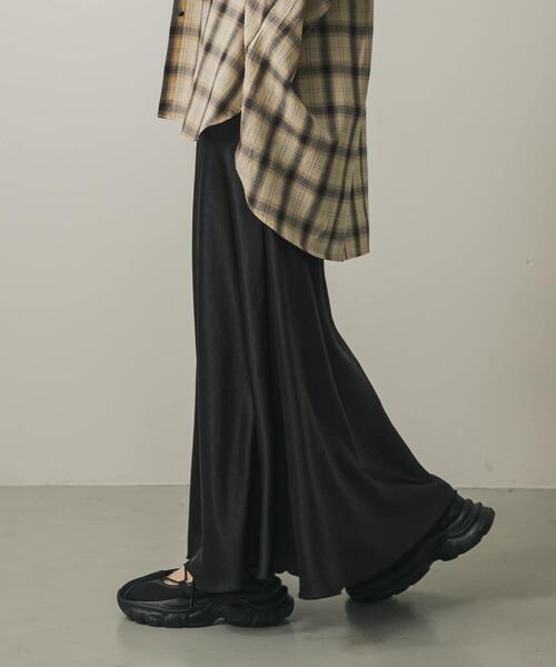 SENSE OF PLACE by URBAN RESEARCH(センスオブプレイスバイアーバンリサーチ)の「『一部WEB限定カラー』ナローサテンスカート(スカート・レディース・ブラック/アイボリー/チャコールグレー/シルバー/イエロー・SMALL/MEDIUM/TALL)」の15枚目の写真