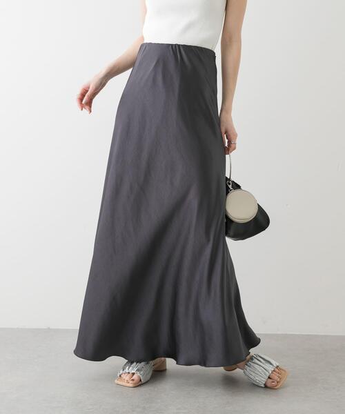 SENSE OF PLACE by URBAN RESEARCH（センスオブプレイスバイアーバンリサーチ）の「『一部WEB限定カラー』ナローサテンスカート（スカート・レディース・ブラック/アイボリー/チャコールグレー/シルバー/イエロー・SMALL/MEDIUM/TALL）」の16枚目の写真