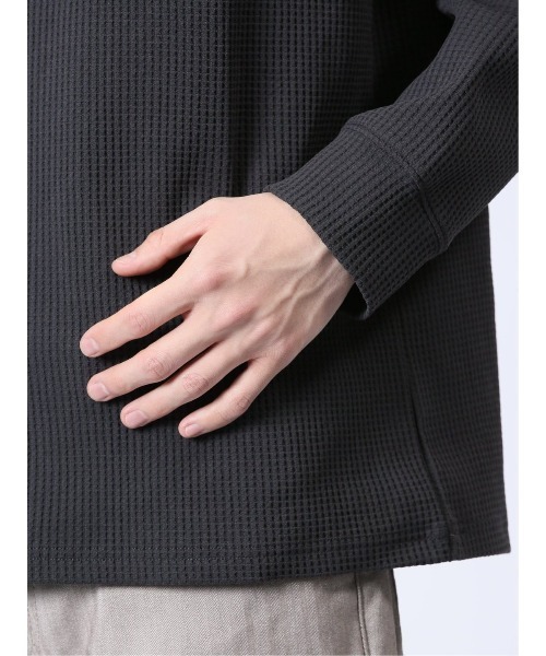 m.f.editorial(エムエフエディトリアル)の「【ストレッチ 吸水速乾 UVカット アンチピリング】m.f.エディトリアル メンズ テックワッフル クルーネック 長袖 Tシャツ(Tシャツ/カットソー・メンズ・ブラック/ホワイト/ベージュ/ネイビー・MEDIUM/LARGE/X-LARGE)」の16枚目の写真