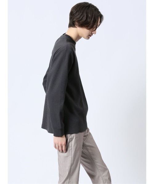m.f.editorial(エムエフエディトリアル)の「【ストレッチ 吸水速乾 UVカット アンチピリング】m.f.エディトリアル メンズ テックワッフル クルーネック 長袖 Tシャツ(Tシャツ/カットソー・メンズ・ブラック/ホワイト/ベージュ/ネイビー・MEDIUM/LARGE/X-LARGE)」の13枚目の写真